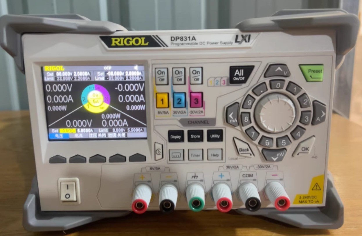 1 pz Rigol DP831A Alimentatore - Linear Dc Power Supply Triple Output recensione e prezzo